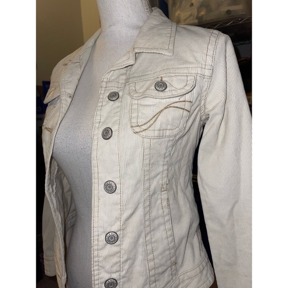 Kid’s Cream Old Navy Clothing Jean Jacket 🤎 - Picture 6 of 16